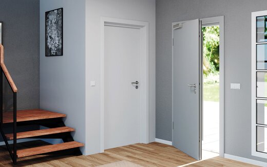 Entrée moderne avec escalier en bois, porte blanche et grande fenêtre pour une lumière naturelle