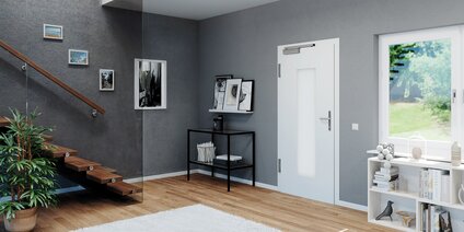 Porte d'entrée principale dans un hall lumineux avec verrouillage multipoints autobloquant