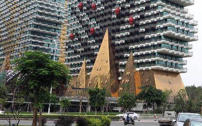 Immeuble de grande hauteur avec des balcons uniques