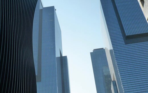 Immeubles de grande hauteur modernes et bâtiments courbes