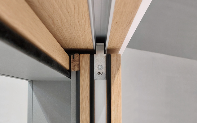 Élément coulissant à levage bois – vue détaillée du rail de guidage supérieur P 2301