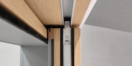 Rail de guidage supérieur P 2301 Élément coulissant à levage bois – vue détaillée du rail de guidage supérieur P 2301